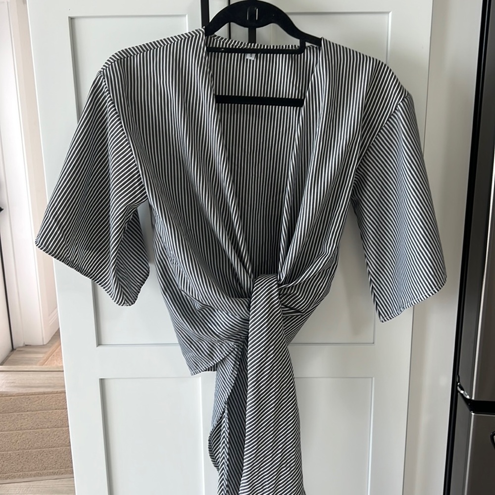 Stripe open front top